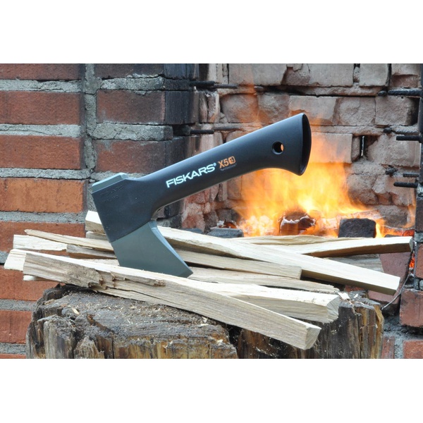 Топор туристический Fiskars Х5 в чехле
