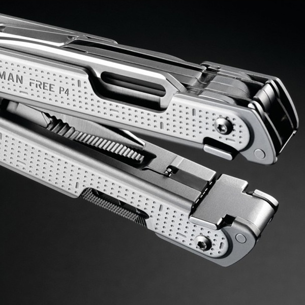 Мультитул Leatherman Free P4
