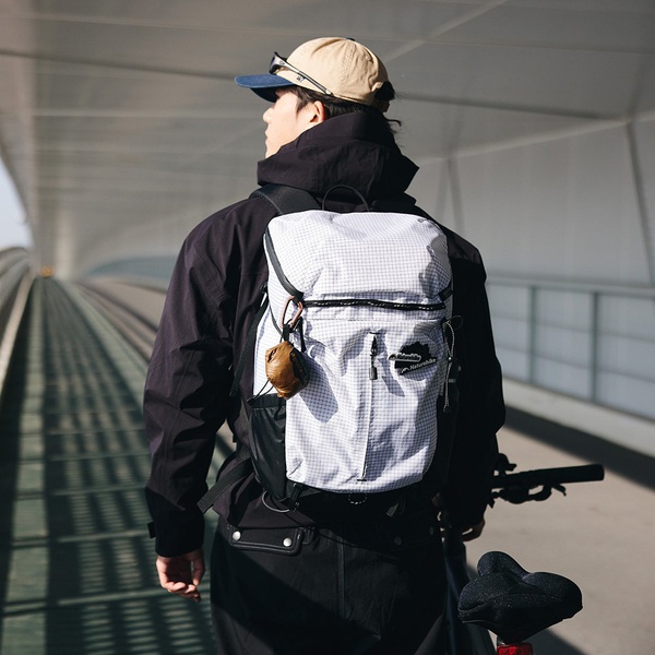 Рюкзак Naturehike Helium CNK2300BB017 (25 л) белый с черным