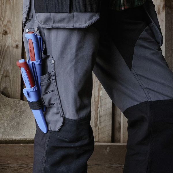 Нож Morakniv Basic 546 (лимитированный 2025) красный / синяя вставка